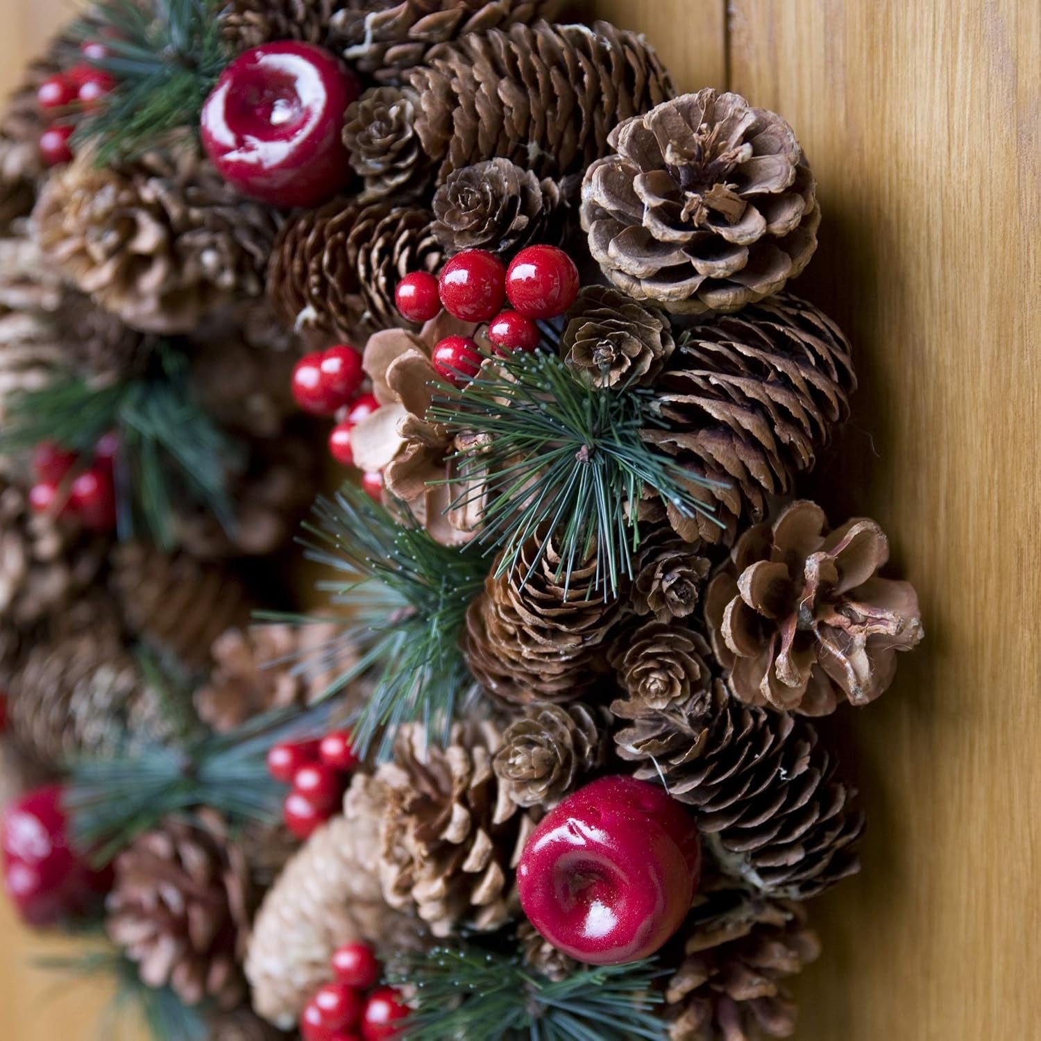 Christmas Hanging Wreath 32Cm- Festive Pine Cone Display with Red Berries, D1224