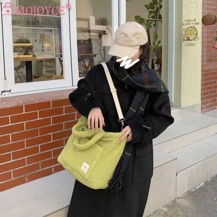 Winter Messenger Bags Soft Plush Women Women Handbag Large Capacity Fleece Shoulder Bag Lamb down Travel Street Ladies Hand Bag