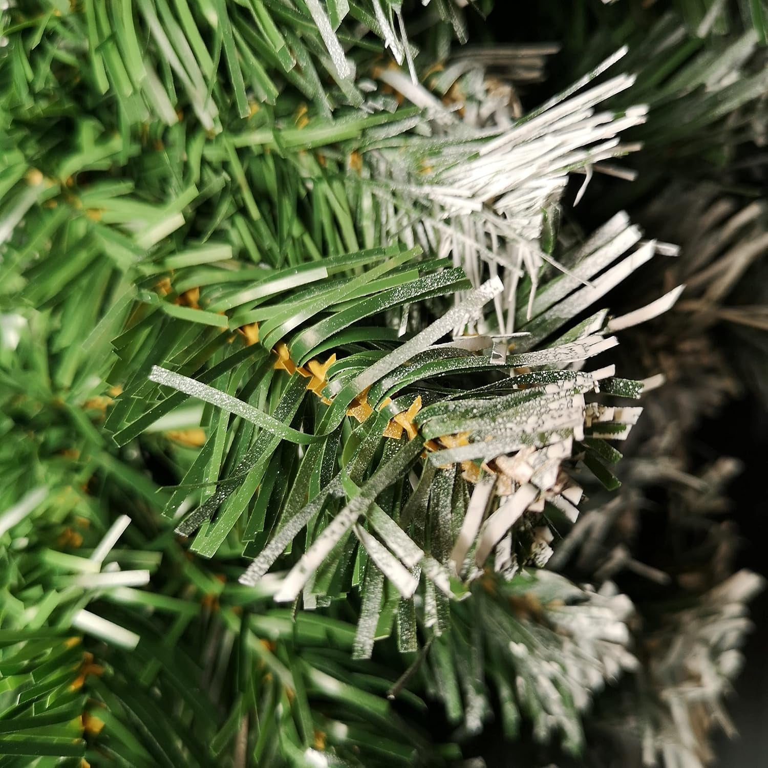55Cm Snow Tipped Green Pine PVC Door Wreath Christmas Decoration