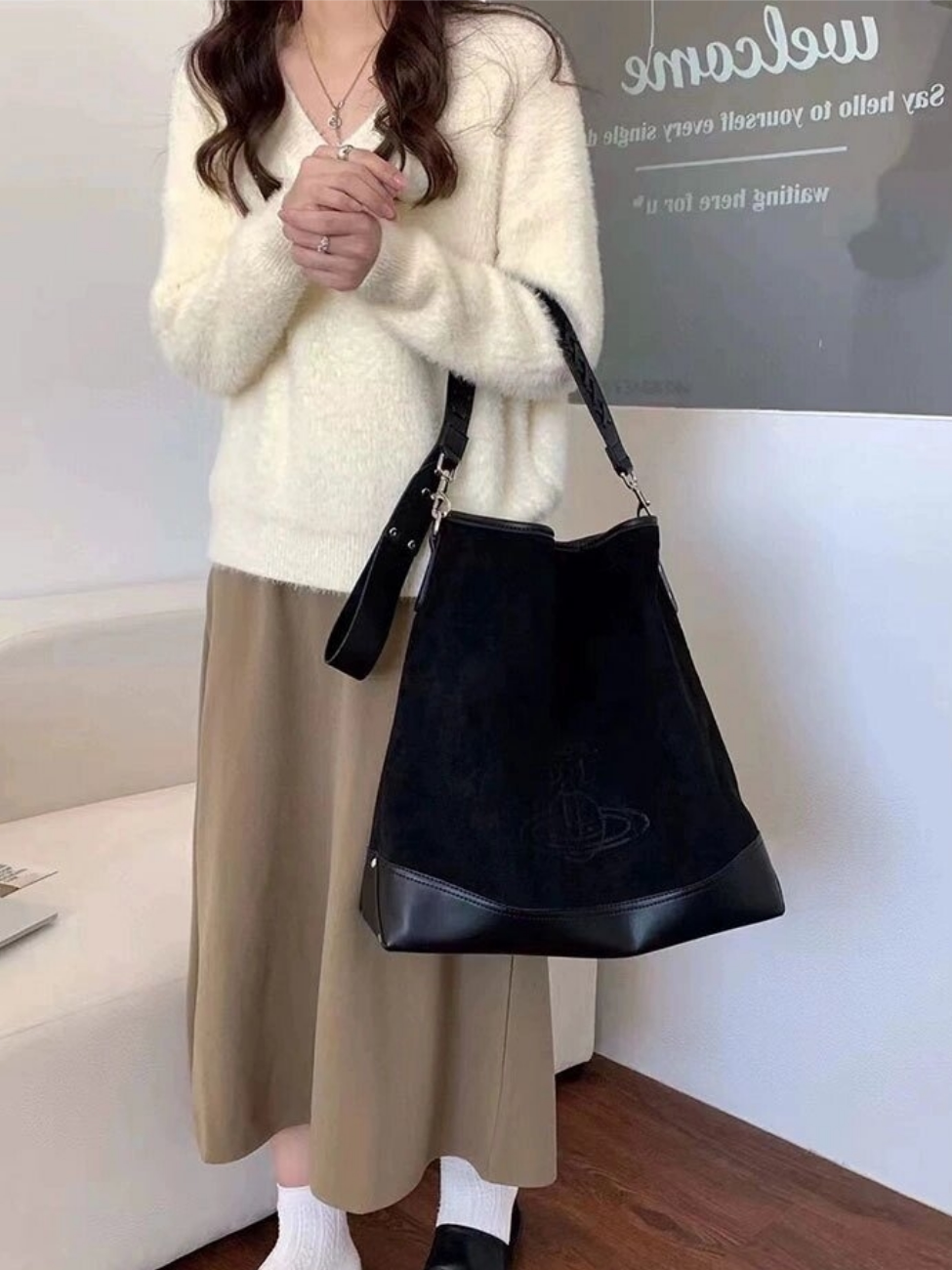 Women's Vintage Saturn Hobo Tote Bag