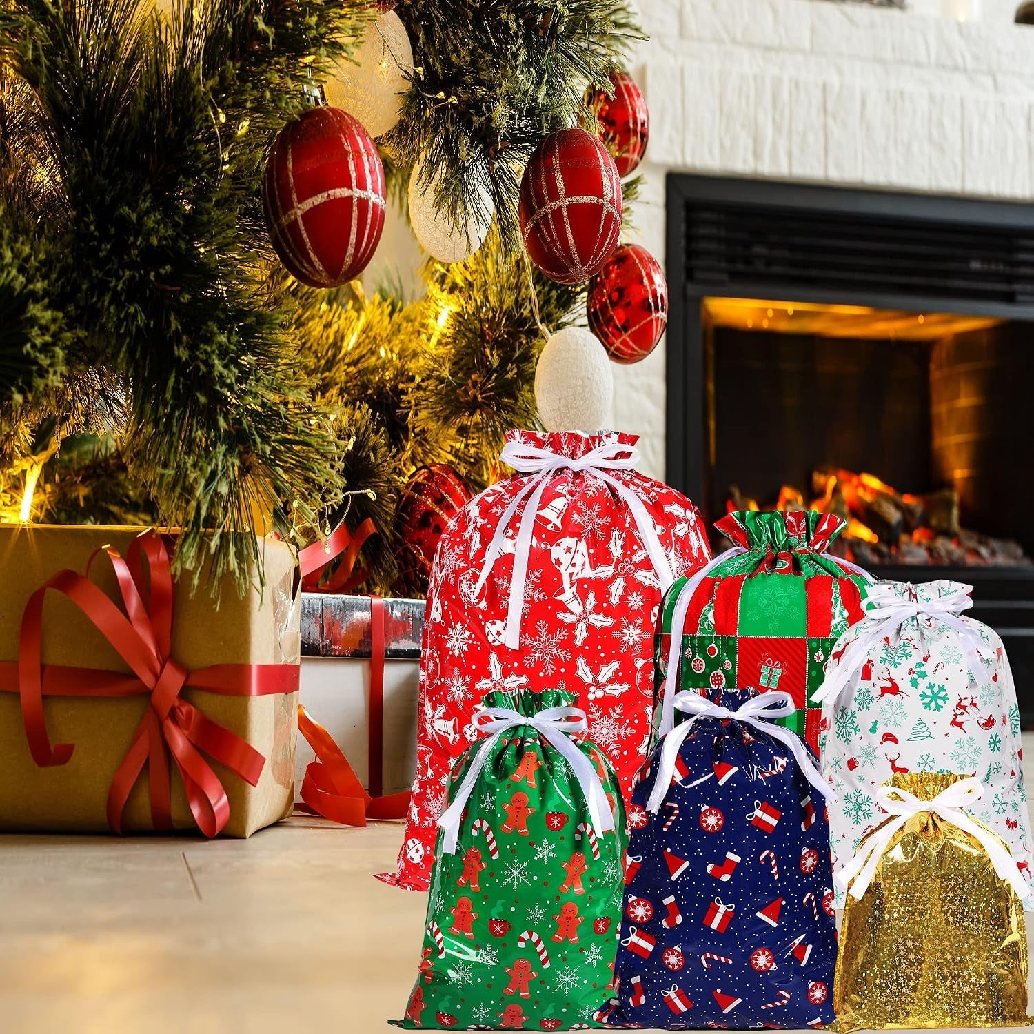 13Pcs Christmas Drawstring Gift Bags, Xmas Wrapping Bags with 6 Patterns Design, 4 Sizes Large Multipack Gift Bags, Reusable Candy Bag with String for Christmas Presents Birthday Party