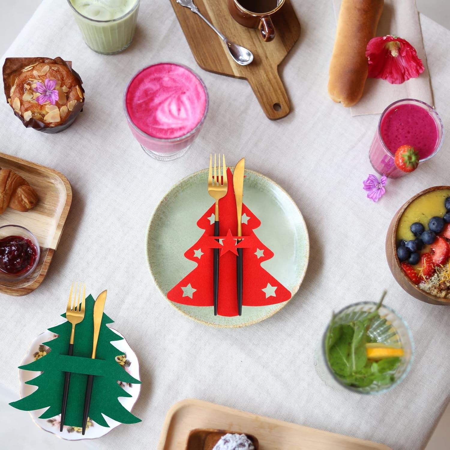 8 Pcs Christmas Silverware Holders Set Xmas Table Decorations Christmas Tree Star Angel Cutlery Holders Pockets Knifes Forks Tableware Bags Dinnerware for Party Home Restaurant Dinner Kitchen Decor
